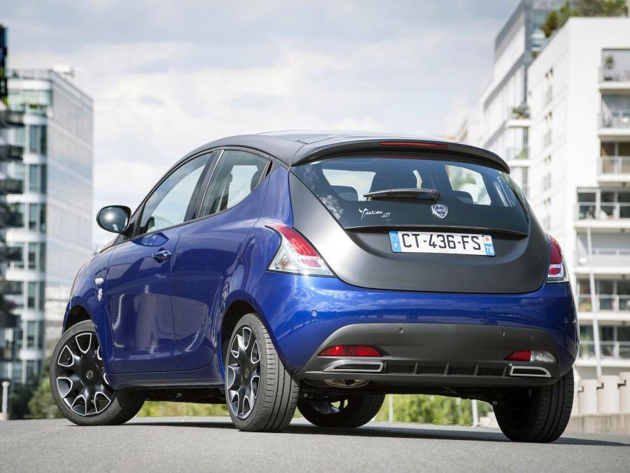  Lancia Ypsilon S by Stade Francais Paris 2013 года  (фото 2 из 10)